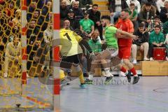 Lotto - Hallen - Bayerncup - Oberbayern -  Saison 2022/2023  - FC Fatih Ing - FC Penzberg - Finale - 1:0 - Martin Maier Torwart Penzberg - Efe Kurtar grün Penzberg - Thomas Schreiner rot Fatih - Foto: Meyer Jürgen