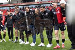 3. Liga; FC Ingolstadt 04 - FC Viktoria Köln; SchanzenGeber-Spieltag, Sieg Jubel Freude, Mannschaftsbesprechung im Mittelkreis, Sportdirektor Ivica Grlic  (FCI) Cheftrainerin Sabrina Wittmann (FCI) Co-Trainer Ilia Gurev (FCI) Co-Trainer Fabian Reichler (F