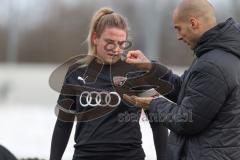 2023_12_10 - 2. Bundesliga - Saison 2023/24 - FC Ingolstadt 04 Frauen - VFL Wolfsburg - Cheftrainer Miren Catovic (FCI Frauen)  gibt Anweisungen - an - Lisa Ebert (Nr.10 - FCI Frauen) - Foto: Meyer Jürgen