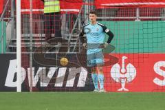 DFB Pokal; FC Ingolstadt 04 - SV Darmstadt 98; Torwart Markus Ponath (40, FCI) nach dem 0:1 Tor bedrückt