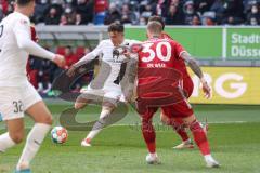 2.BL; Fortuna Düsseldorf - FC Ingolstadt 04; Torschuß Dennis Eckert Ayensa (7, FCI) de Wijs Jordy (30 DUS)