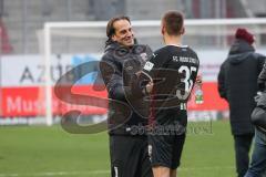 2.BL; FC Ingolstadt 04 - SG Dynamo Dresden; Sieg Jubel Freude Cheftrainer Rüdiger Rehm (FCI) gratuliert Filip Bilbija (35, FCI)