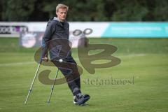 Landesliga - Saison 2026/27 - SV Manching - SC Cosmos Aystetten - Rainer Meisinger (Nr.8 - SV Manching) verletzt und mit Krücken - XXXXX - Foto: Meyer Jürgen