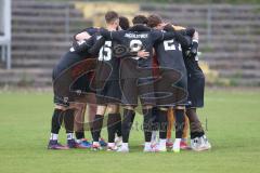 Bayernliga Nord - Saison 2024/25 - FC Ingolstadt 04 II - ATSV Erlangen -  Die Mannschaft bildet einen Kreis vor dem Spiel -  - XXXXX - Foto: Meyer Jürgen