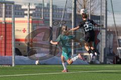 2. Bundesliga Frauen - Saison 2025/26 - FC Ingolstadt 04 Frauen - VFR SW Warbeyen  - Annika Kömm (Nr.25 - FC Ingolstadt Frauen I) mit einer Torchance - Hoevers Isa grün Warbeyen - Foto: Meyer Jürgen