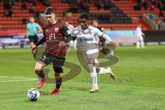 3. Liga; FC Ingolstadt 04 - Preußen Münster; Zweikampf Kampf um den Ball Felix Keidel (43, FCI) Kankam Kyerewaa Daniel (7 PM)