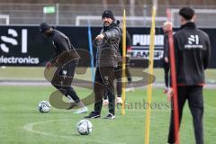 3. Liga; FC Ingolstadt 04 - Trainingsauftakt im Audi Sportpark, Trainingsgelände; Co-Trainer Maniyel Nergiz (FCI) Daouda Beleme (9, FCI)