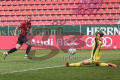 3. Liga - FC Bayern 2 - FC Ingolstadt 04 - Tor Jubel 2:1 durch Fatih Kaya (9, FCI), Torwart Lukas Schneller (22 FCB) keine Chance