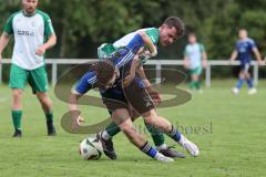 Kreisklasse - Saison 2025/26- SV Haunwöhr - FC Geisenfeld  - Stefan Schmaizl grün Geisenfeld - Lukas Markus blau Haunwöhr - Foto: Meyer Jürgen