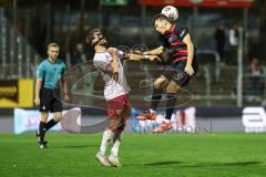 3. Liga; FC Viktoria Köln - FC Ingolstadt 04; Zweikampf Kampf um den Ball Yannick Deichmann (20, FCI)