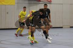 Lotto Bayern Hallencup - Lindenkreuzhalle Saison 2024/25 - FC Hitzhofen - FC Türk Sport Garching  - Tobias Schmid gelb Hitzhofen - Abdulhamit Zorlu schwarz Türk Garching - Foto: Meyer Jürgen