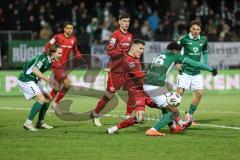 3. Liga; 1. FC Schweinfurt 05 - FC Ingolstadt 04; Zweikampf Kampf um den Ball Jonas Scholz (15, FCI) Osawe Winners (16 S05)