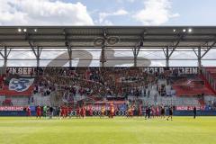 3. Liga; FC Ingolstadt 04 - FC Hansa Rostock; Unentschieden Remis 1:1, Spieler bedanken sich bei den Fans