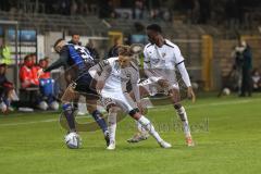 3. Liga; SV Waldhof Mannheim - FC Ingolstadt 04; Zweikampf Kampf um den Ball Taz Berkan (33 WM) Hawkins Jalen (20 FCI) Donald Nduka (42, FCI)