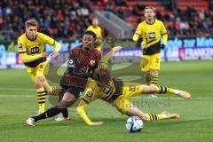 3. Liga; FC Ingolstadt 04 - Borussia Dortmund II; Bryang Kayo (48, FCI) Hettwer Julian (20 BVB2) Zweikampf Kampf um den Ball