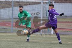 Testspiel - Fußball - SV Manching - VFR Neuburg/Donau  - Faruc Rencber (#4 Manching) - Von Swionte Nico lila Neuburg - Foto: Jürgen Meyer