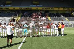 3. Fußball-Liga - Saison 2022/2023 - Borussia Dortmund II - FC Ingolstadt 04 - Die Mannschaft bedankt sich bei den mitgereisten Fans - Jubel - Foto: Meyer Jürgen