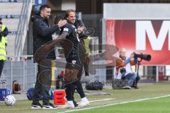 3. Liga; SC Verl - FC Ingolstadt 04; Moussa Doumbouya (27, FCI) Tor Jubel Treffer 0:1 Cheftrainer Rüdiger Rehm (FCI) Sportmanager Malte Metzelder (FCI)