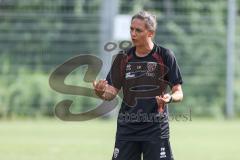 3. Liga; FC Ingolstadt 04 - Trainingsauftakt nach Sommerpause; Ansprache Cheftrainerin Sabrina Wittmann (FCI)