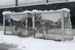 2023_12_1 - - Saison 2023/24 - Schnee auf dem Fussballplatz - ASP - Audi Sport Park - Platz ist gesperrt - Schild platz ist gesperrt Schnee Tor Spielabsage Schnee - Foto: Meyer Jürgen