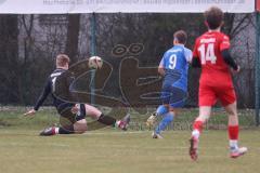 Kreisliga - Saison 2024/25- SV Hundszell - TSV Kösching-  - Michael Zimmermann Torwart Kösching weht einen Schuss von Matthias Weinzier blau Hundszell ab - XXXXX - Foto: Meyer Jürgen