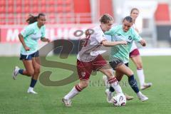 2. Frauen-Bundesliga; FC Ingolstadt 04 - SC Sand; Anabel Keul (28 FCI) Zweikampf Kampf um den Ball Yaple Emily (14 Sand)