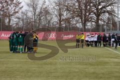 Audi Schanzer Amateur Cup 2022 - Halbfinale 1 - SV Denkendorf - TSV Hohenwart - Die Spieler von SV Denkendorf bilden einen Kreis vor dem Spiel - Hohenwart in weiss - Foto: Jürgen Meyer