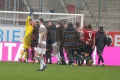 3. Fußball-Liga - Saison 2020/2021 - FC Ingolstadt 04 - FC Viktoria Köln - Schlusspfiff - Die Spieler und Chef-Trainer Tomas Oral (FCI) stürmen den Rasen - Jubel - Dr Torschütze zum 1:1 Torwart Fabijan Buntic (#24,FCI)  - Foto: Meyer Jürgen