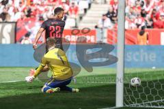 3. Liga; Rot-Weiss Essen - FC Ingolstadt 04; Torchance verpasst ärgert sich Marcel Costly (22, FCI) Torwart Golz Jakob (1 RWE)