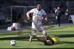 3. Liga; Borussia Dortmund II - FC Ingolstadt 04; David Kopacz (29, FCI) Foti Antonio (5 BVB2) Zweikampf Kampf um den Ball Foul