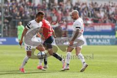 3. Liga; SpVgg Unterhaching - FC Ingolstadt 04; Zweikampf Kampf um den Ball Marcel Costly (22, FCI) Max Dittgen (10, FCI) Krattenmacher Maurice (7 SpVgg)