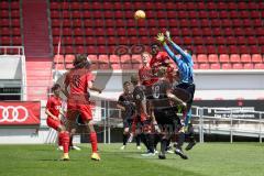 Im Bild: Michael Udebuluzor (#25 FCI B-Junioren) beim Kopfball

Fussball - B-Junioren - Relegation 2021  - FC Ingolstadt 04 - SSV Jahn Regensburg -  Foto: Ralf Lüger/rsp-sport.de