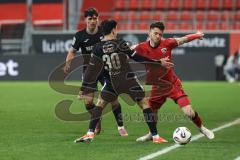 3. Liga; FC Ingolstadt 04 - SC Verl; Zweikampf Kampf um den Ball Linus Rosenlöcher (19, FCI) Gayret Timur (30 Verl)