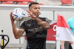 3. Liga; FSV Zwickau - FC Ingolstadt 04; Marcel Costly (22, FCI) Einwurf fokussiert