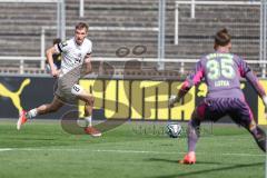 3. Liga; Borussia Dortmund II - FC Ingolstadt 04; Benjamin Kanuric (8, FCI) Torwart Marcel Laurentz Lotka (35 BVB2)