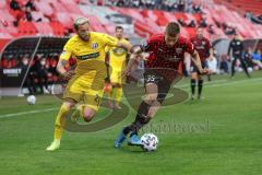 Relegation 1 - FC Ingolstadt 04 - VfL Osnabrück - Zweikampf Heider Marc (20 VfL) Filip Bilbija (35, FCI)