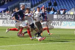 2.BL; Holstein Kiel - FC Ingolstadt 04 - Zweikampf Kampf um den Ball Stefan Kutschke (30, FCI) Thesker Stefan (5 Kiel)