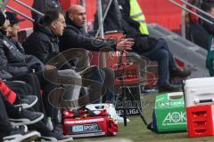 2.BL; FC Ingolstadt 04 - Karlsruher SC; aufgeregt an der Seitenlinie, Spielerbank Cheftrainer André Schubert (FCI) und Co-Trainer Asif Saric (FCI)