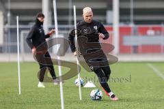 3. Liga; FC Ingolstadt 04 - Trainingsauftakt im Audi Sportpark, Trainingsgelände; Max Dittgen (10, FCI)