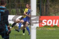 Kreisliga - Saison 2022/2023 - TSV Oberhaunstadt - FC Hitzhofen - Philipp Stipic gelb Hitzhofen - Simon Bellinghausen blau Oberh.stadt - Foto: Meyer Jürgen