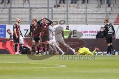 2.BL; FC Ingolstadt 04 - FC ST. Pauli; Kyereh Daniel-Kofi (17 Pauli) Tor Jubel Treffer Torwart Dejan Stojanovic (39 FCI) MPatrick Schmidt (32, FCI) ärgert sich Filip Bilbija (35, FCI) Nico Antonitsch (5, FCI)