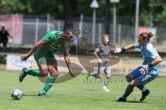 Freundschaftsspiel - Saison 2023/2024 - SV Manching  - FSV Fortuna Regensburg - David Meier (Nr.25 - SV Manching) verstolpert den Ball - Sommer Enrico Torwart Regensburg - - Foto: Meyer Jürgen