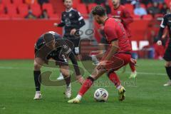 3. Liga - Saison 2025/26 - FC Ingolstadt 04 - Rot-Weiss Essen - Michael  Kosta (Nr.2 - Rot-Weiss Essen) - Yann Sturm (Nr.7 - FC Ingolstadt 04) - Foto: Meyer Jürgen
