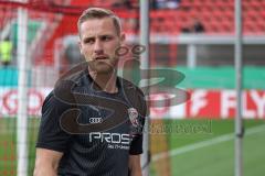 DFB Pokal; FC Ingolstadt 04 - SV Darmstadt 98; Torwart Marius Funk (1, FCI) vor dem Spiel