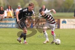 Kreisliga - Saison 2025/26- SV Karlskron - SV Kasing - Sebastian Jakob Fröschl schwarz Karlskron  - Emre Erbas weiss Kasing - Foto: Meyer Jürgen