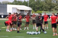 3. Liga - Saison 2024/25 - Trainingsauftakt- FC Ingolstadt 04 -  - Cheftrainerin Sabrina Wittmann (FCI) gibt Anweisungen - XXXXX - Foto: Meyer Jürgen