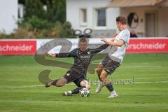 Landesliga - Saison 2026/27 - SV Manching - SC Cosmos Aystetten - Valentin Puhar TW Manching rettet vor Czerwonka Marvin weis Aystetten  - XXXXX - Foto: Meyer Jürgen