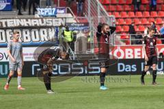 2.BL; FC Ingolstadt 04 - SC Paderborn 07; Spiel ist aus, Niederlage, hängende Köpfe Michael Heinloth (17, FCI) Valmir Sulejmani (33, FCI) Marcel Gaus (19, FCI)