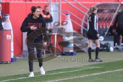 3. Liga; FC Ingolstadt 04 - Hannover 96 II; an der Seitenlinie, Spielerbank Cheftrainerin Sabrina Wittmann (FCI)