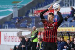 3. Liga; MSV Duisburg - FC Ingolstadt 04; Einwurf Calvin Brackelmann (17, FCI)